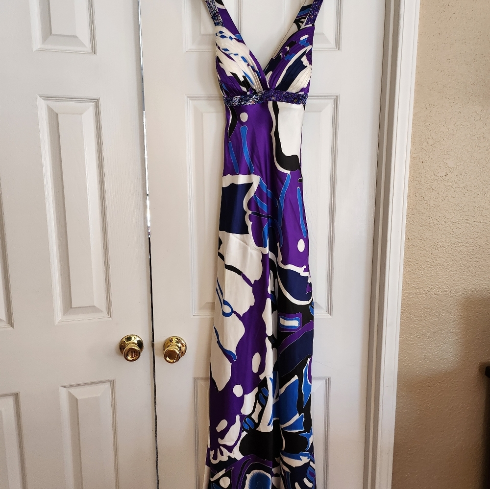 Fun backless gown by Xscape. Size 2. Very comfortable and flattering.